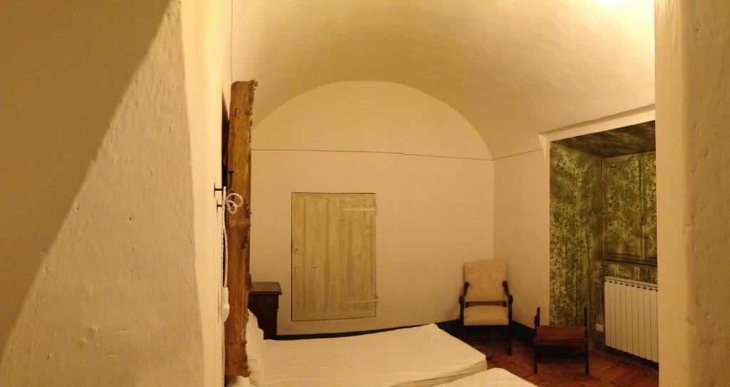 Castello Sannazzaro B&B Giarole Extérieur photo