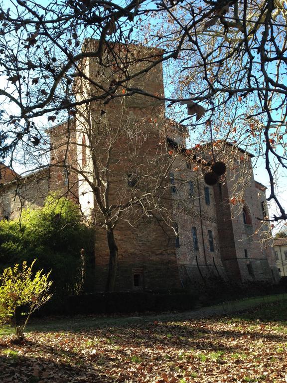 Castello Sannazzaro B&B Giarole Extérieur photo